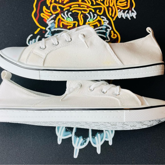 Maurices Women’s Classic Slip On Comfort White Walking Shoes Size 9.5M - Picture 7 of 7